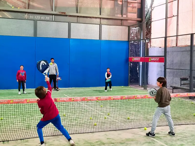 Clases de pádel para niños en Alzira